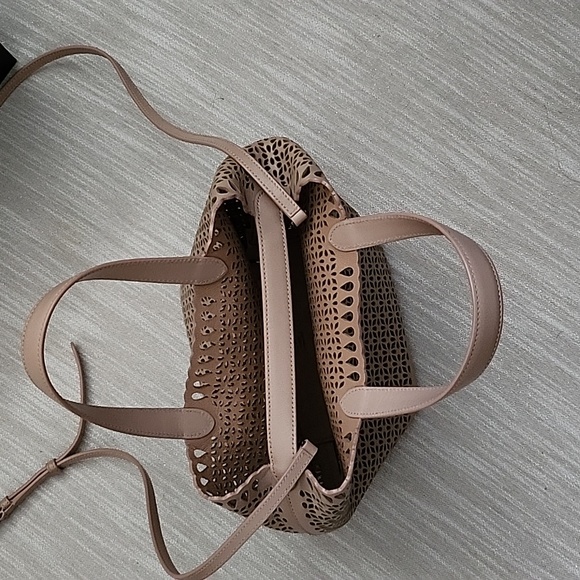 Alaia bucket bag - Picture 2 of 12